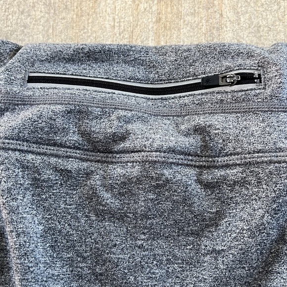 Athleta 2 in 1 leggings with skirt. Awesome pockets. Great condition! Size L - Picture 9 of 9